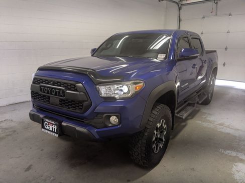 Used 2022 Toyota Tacoma TRD Off-Road AWD/4WD image 11