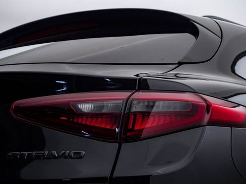 Used 2020 Alfa Romeo Stelvio Ti w/ Nero Edizione image 13