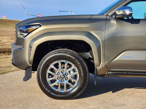 Used 2025 Toyota Tacoma Limited image 13