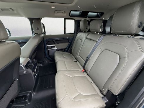 Used 2023 Land Rover Defender 110 S image 3