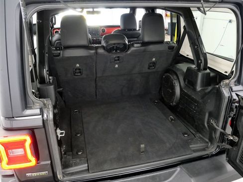 Used 2021 Jeep Wrangler Unlimited Rubicon AWD/4WD image 37