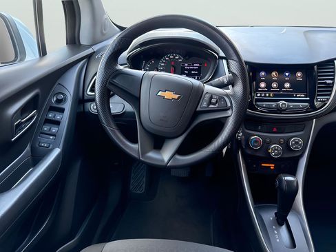 Used 2020 Chevrolet Trax LS AWD/4WD image 21