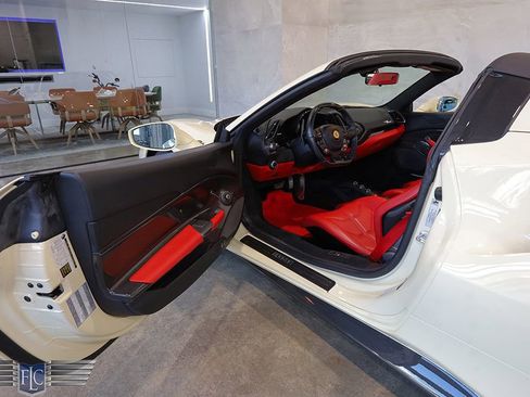 Used 2018 Ferrari 488 Spider image 19