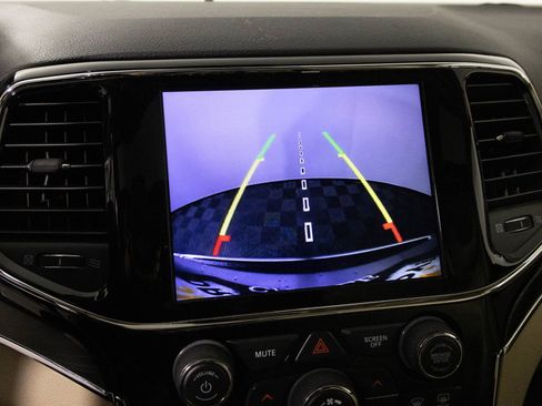 Used 2019 Jeep Grand Cherokee Limited image 7