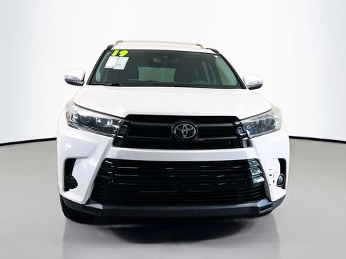 Used 2019 Toyota Highlander SE image 11