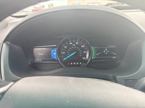 Used 2017 Ford Explorer XLT w/ Equipment Group 202A AWD/4WD image 16