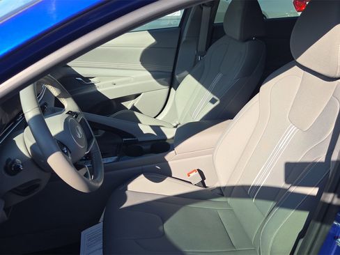 Used 2024 Hyundai Elantra SEL w/ Convenience Package image 21