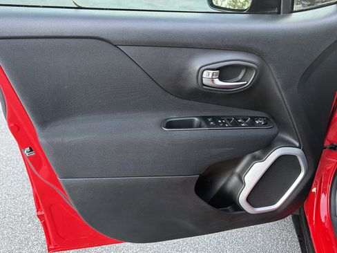 Used 2021 Jeep Renegade Sport image 12