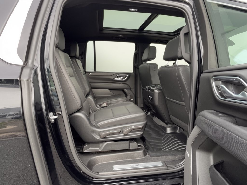 Used 2023 GMC Yukon XL SLT w/ SLT Luxury Package AWD/4WD image 29