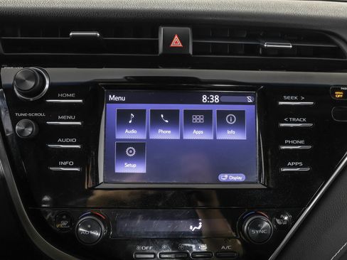 Used 2018 Toyota Camry XSE image 29