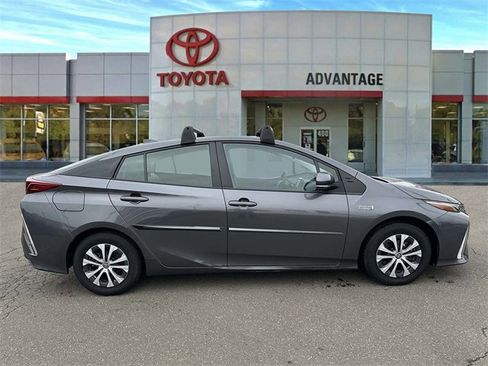 Used 2022 Toyota Prius Prime XLE image 5