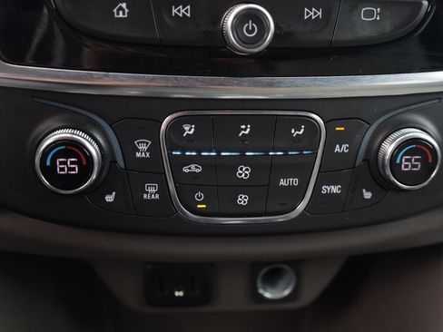 Used 2021 Chevrolet Traverse LT FWD image 10