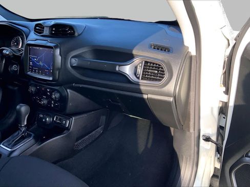 Used 2023 Jeep Renegade Latitude AWD/4WD image 17