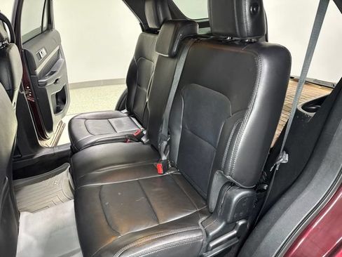 Used 2018 Ford Explorer XLT w/ Equipment Group 202A AWD/4WD image 2