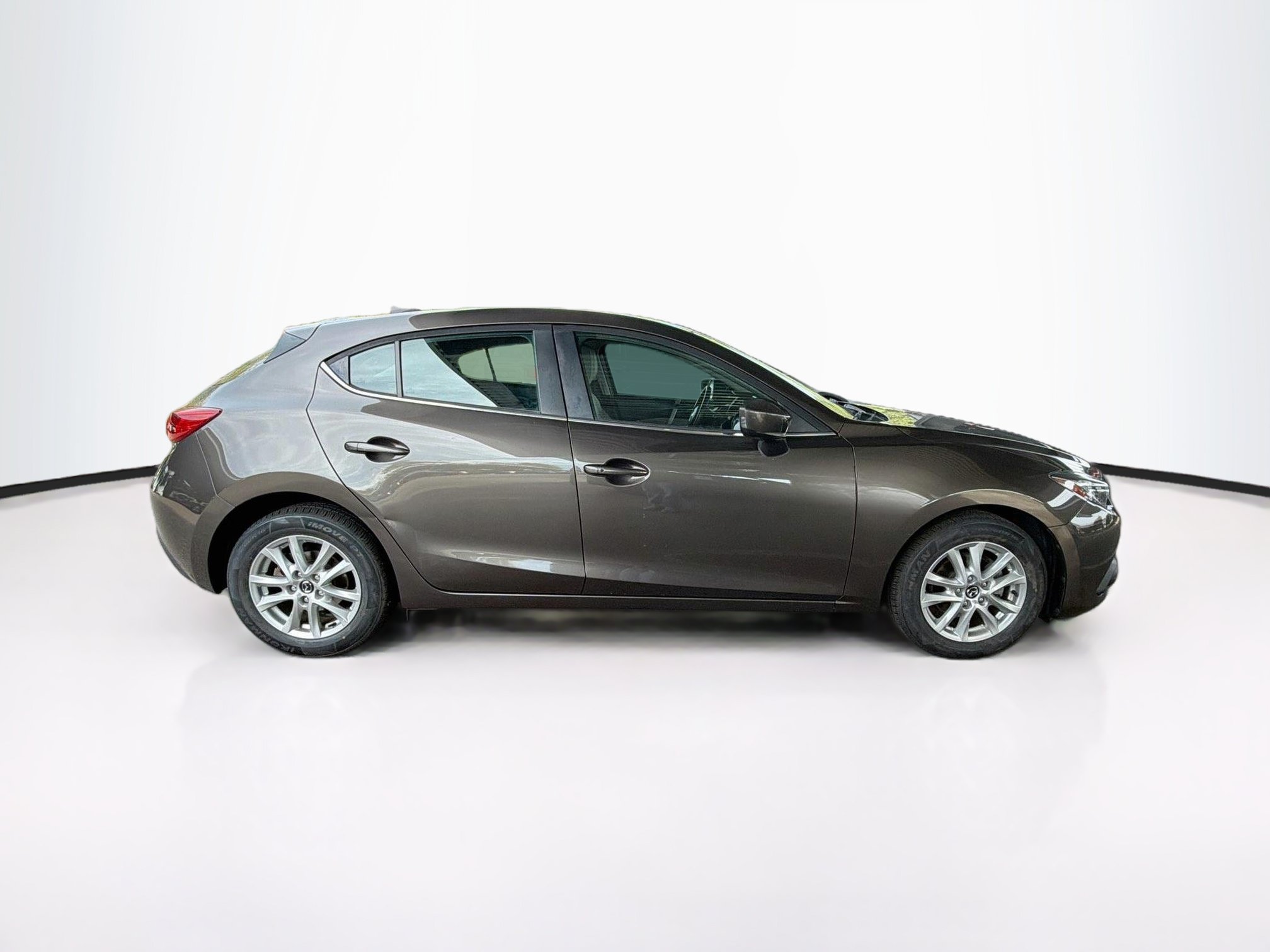Used 2016 MAZDA MAZDA3 i Touring w/ Popular Equipment Package FWD image 10