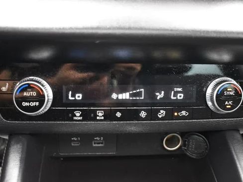 Used 2023 Mitsubishi Outlander SE FWD image 33