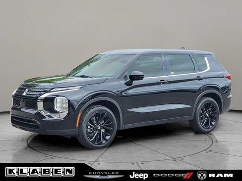 Used 2023 Mitsubishi Outlander SE Black Edition AWD/4WD image 1