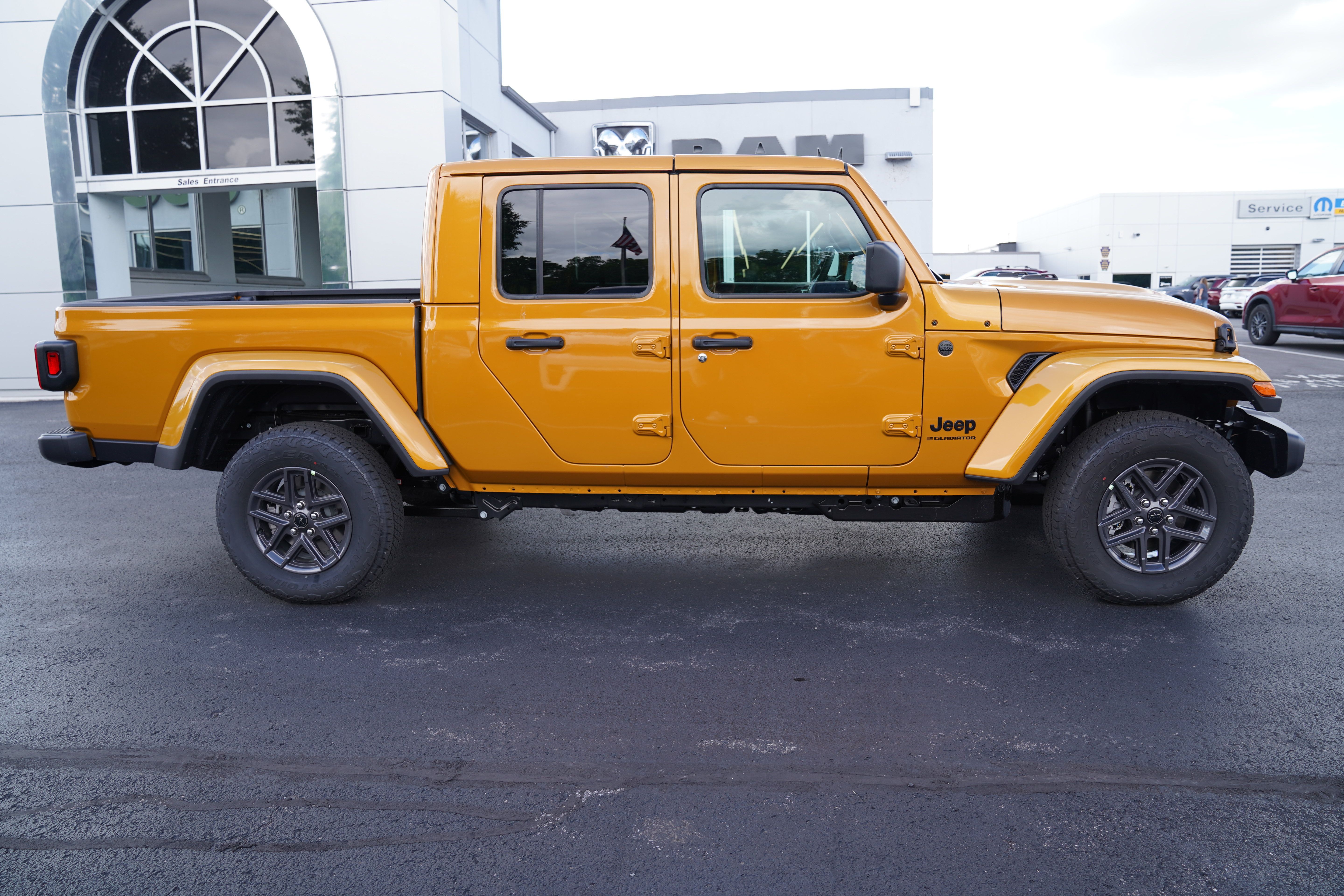 New 2026 Jeep Gladiator Sport AWD/4WD image 2