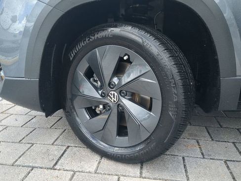 Certified 2025 Volkswagen Taos S FWD image 29
