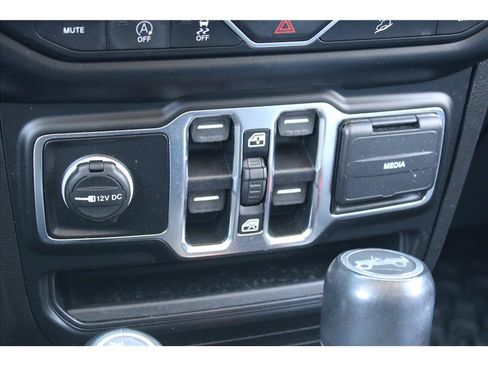 Used 2020 Jeep Wrangler Unlimited Sahara AWD/4WD image 27