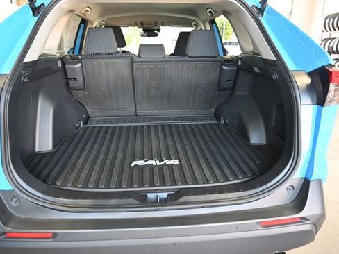 Used 2020 Toyota RAV4 LE w/ All Weather Liner Package AWD/4WD image 28