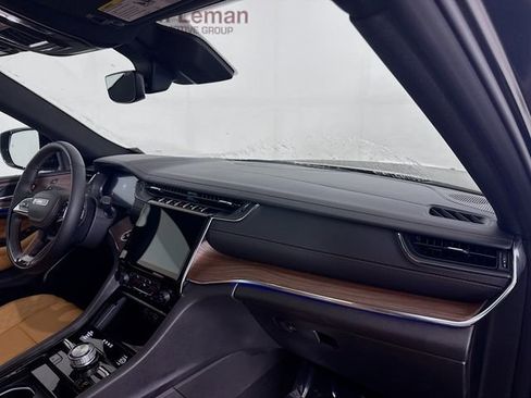 New 2025 Jeep Grand Cherokee Summit w/ Obsidian Package image 31