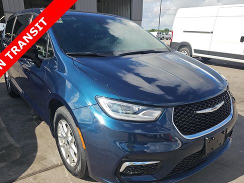 Used 2025 Chrysler Pacifica Select FWD image 5