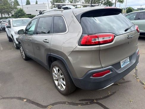 Used 2017 Jeep Cherokee Limited FWD image 3