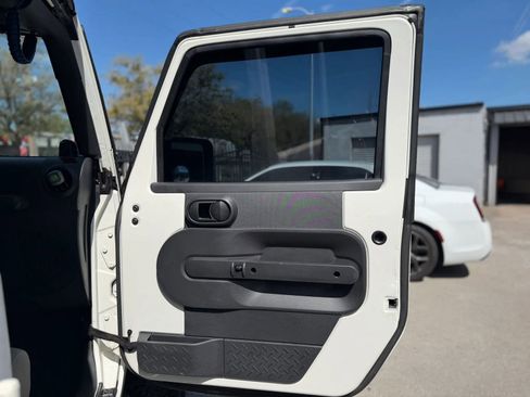 Used 2010 Jeep Wrangler Unlimited Rubicon w/ Trailer Tow Group AWD/4WD image 9