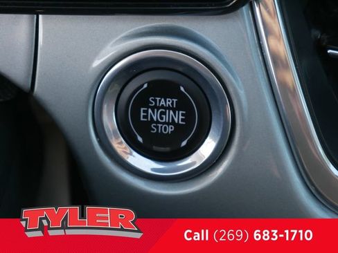 Used 2024 Chevrolet Trax LT w/ LT Convenience Package FWD image 28