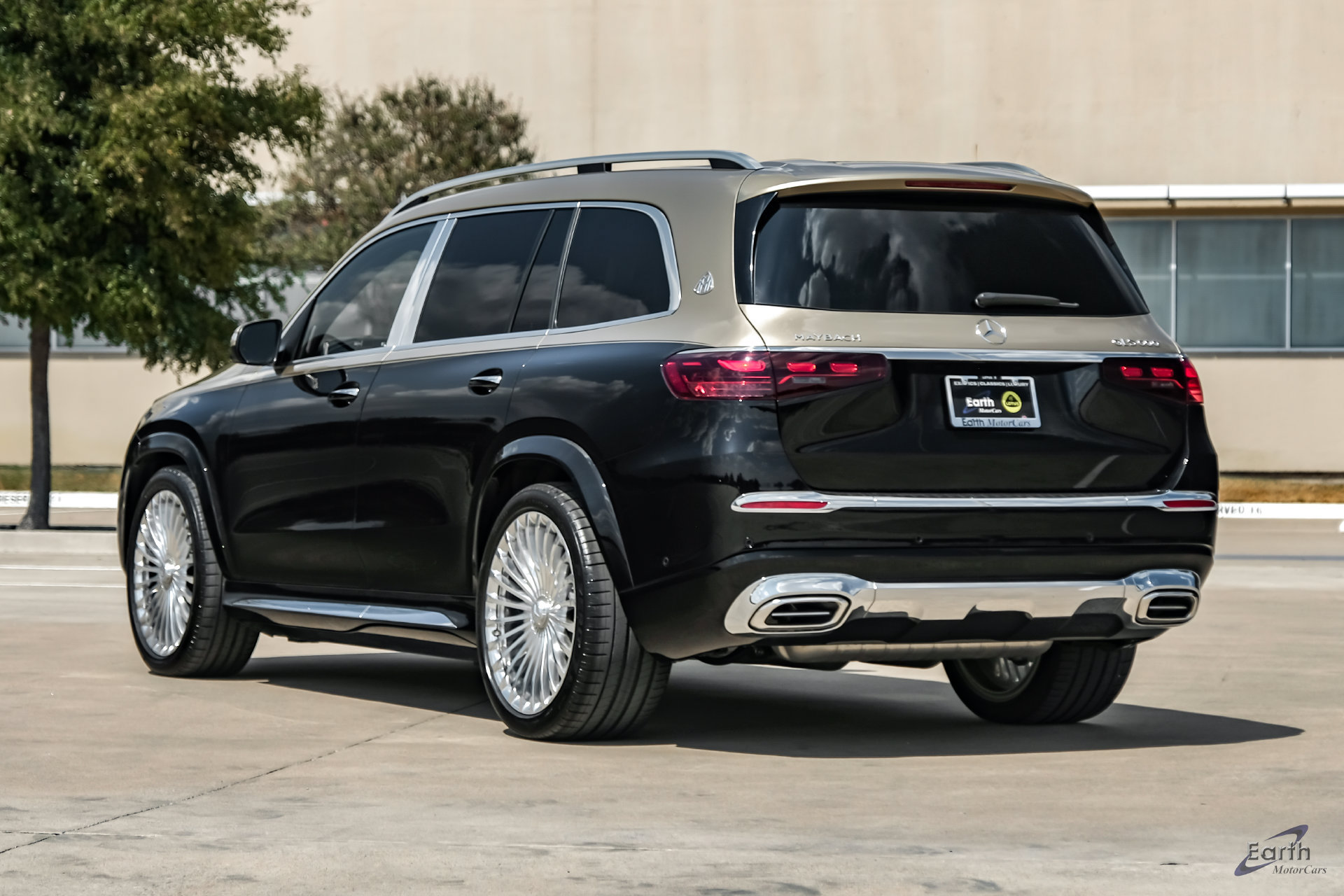 Used 2024 Mercedes-Benz Maybach GLS 600 4MATIC image 12