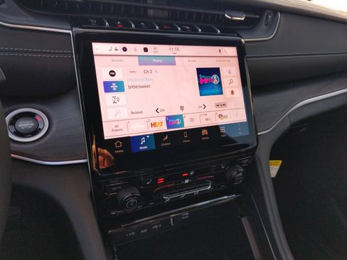 New 2025 Jeep Grand Cherokee Limited w/ Black Appearance Package image 30