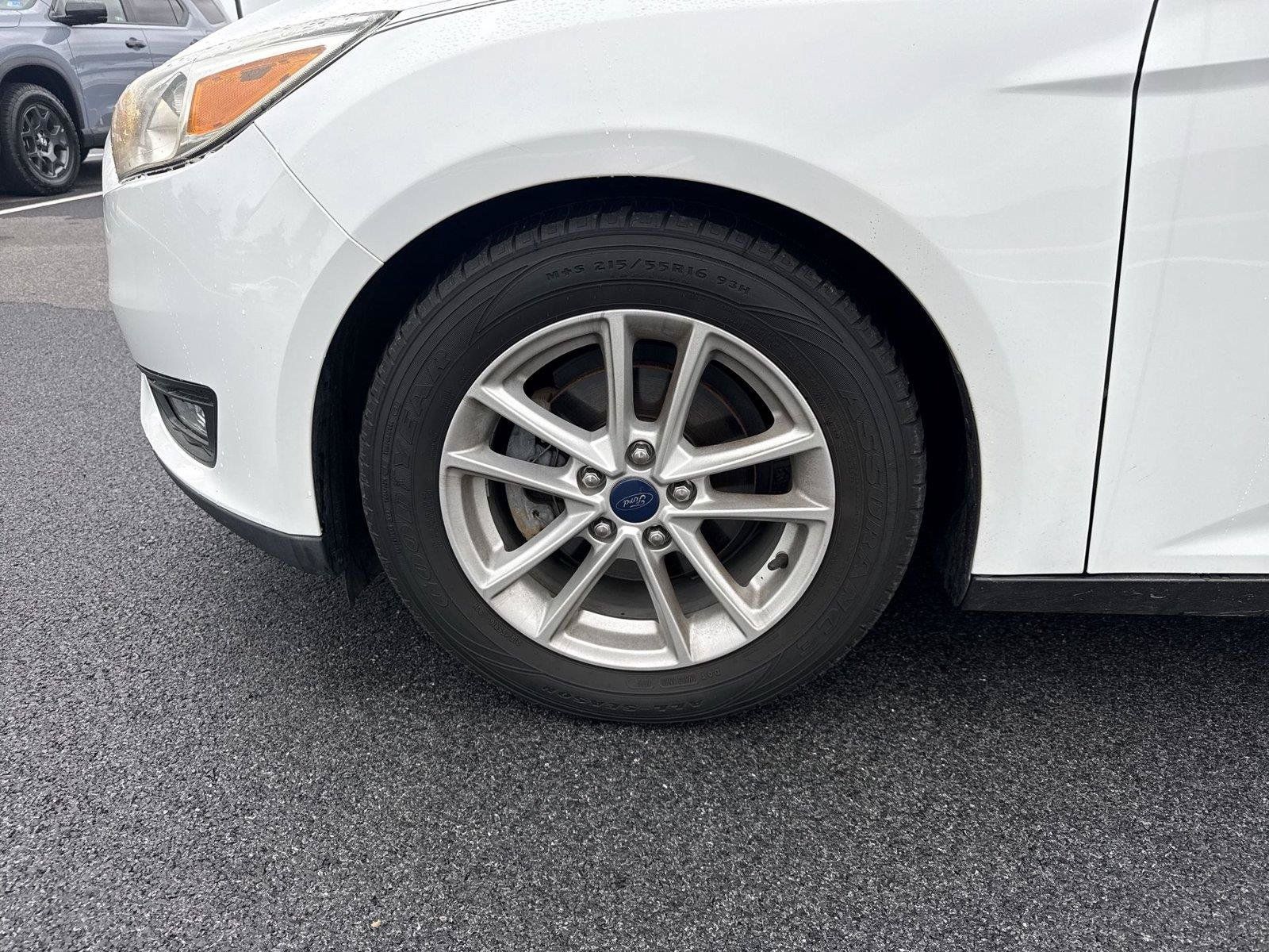 Used 2016 Ford Focus SE w/ SE Power Seat Package FWD image 10