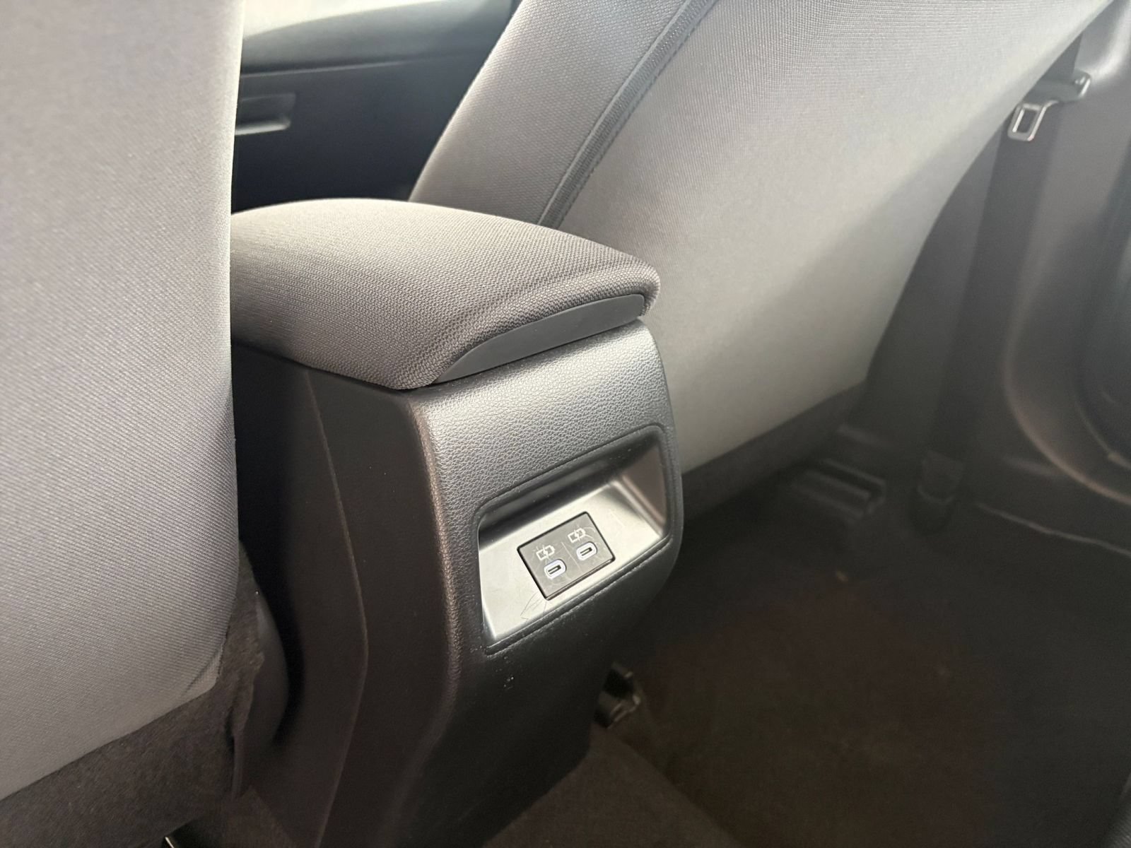 Used 2025 Toyota Corolla LE FWD image 24