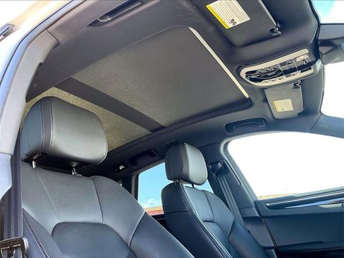 Certified 2025 Porsche Macan image 18