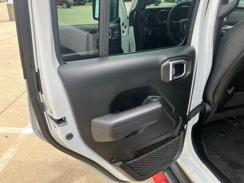 Used 2024 Jeep Wrangler Unlimited Rubicon w/ Convenience Group AWD/4WD image 25