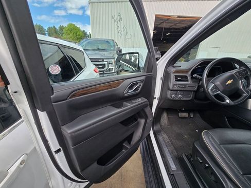 Used 2023 Chevrolet Suburban Premier image 9
