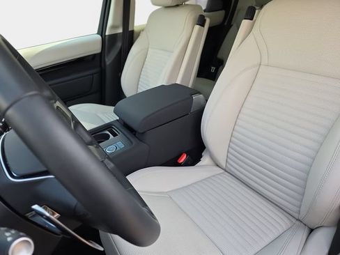 Used 2025 Land Rover Discovery S AWD/4WD image 19