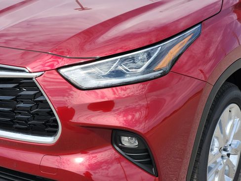 New 2026 Toyota Highlander Limited AWD/4WD image 10