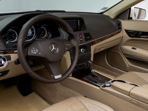 Used 2011 Mercedes-Benz E 550 Cabriolet image 19