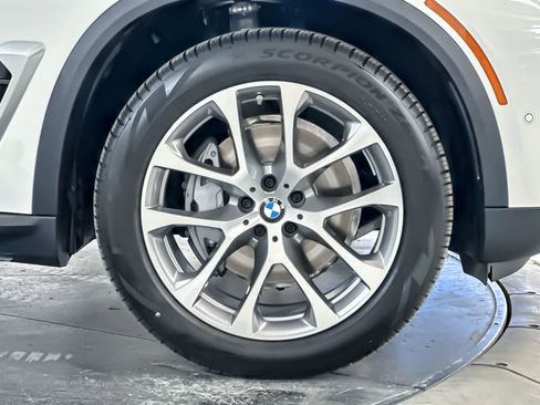 New 2026 BMW X5 xDrive40i w/ Climate Comfort Package image 25