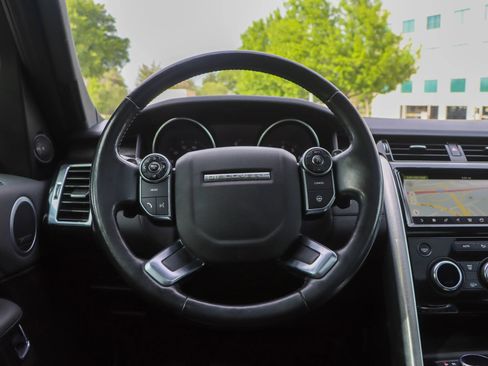 Used 2017 Land Rover Discovery HSE AWD/4WD image 32