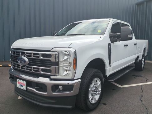 Used 2025 Ford F250 XLT image 2