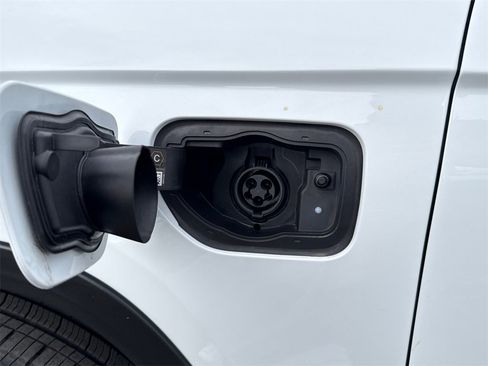 Certified 2022 Jeep Grand Cherokee Limited 4xe w/ Luxury Tech Group II image 9