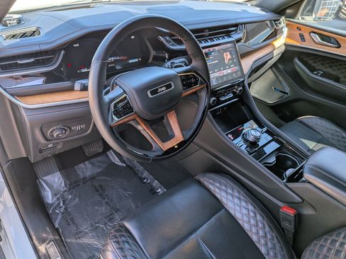 Used 2023 Jeep Grand Cherokee L Summit AWD/4WD image 15
