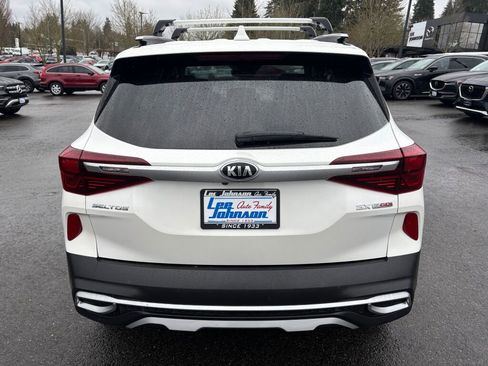 Used 2021 Kia Seltos SX w/ SX Sunroof Package image 6