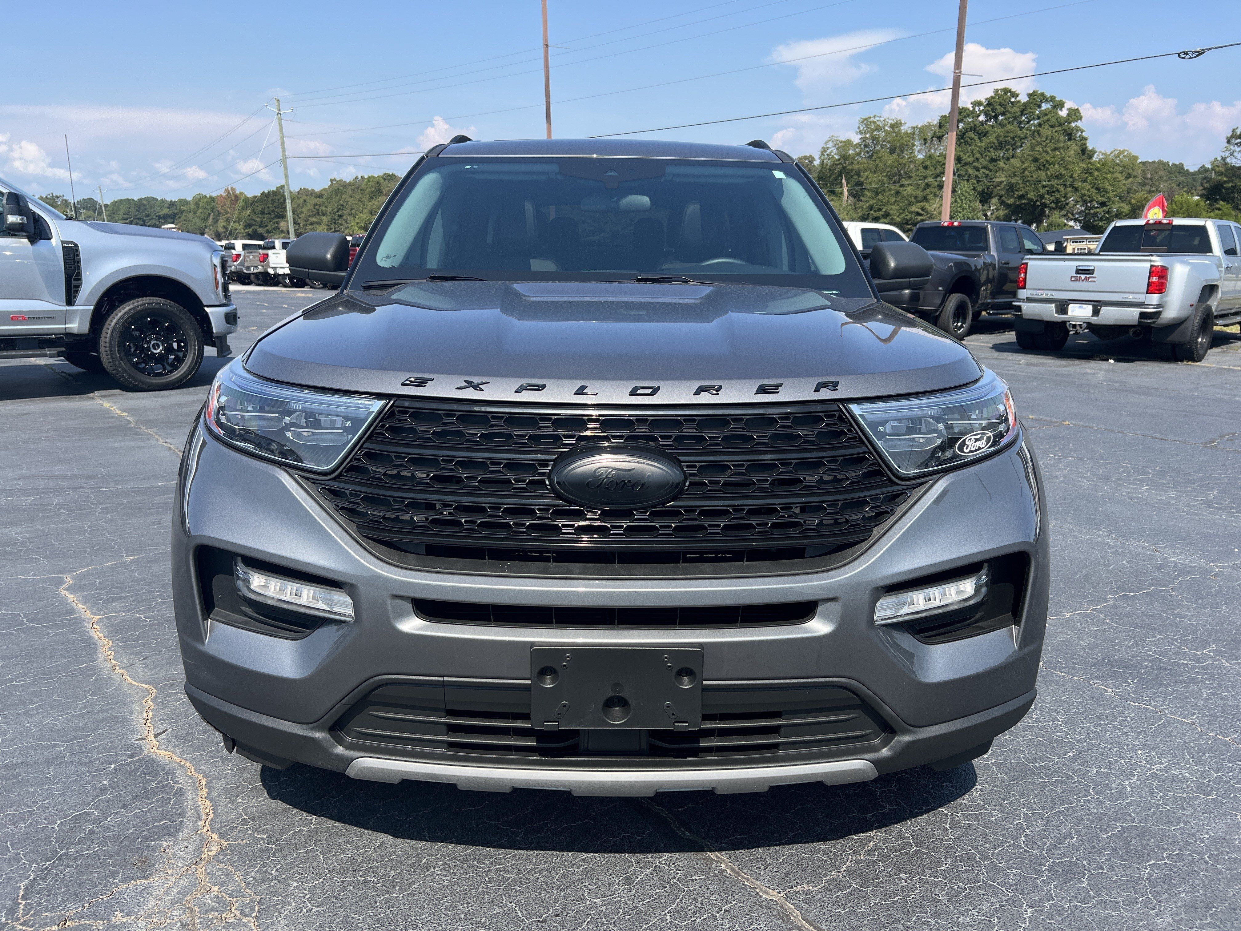 Used 2023 Ford Explorer XLT w/ Equipment Group 202A AWD/4WD image 3