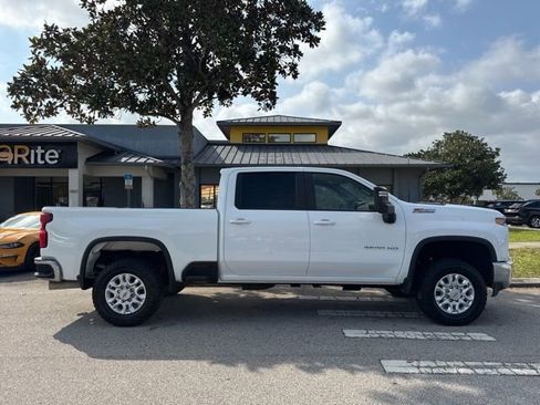 Used 2021 Chevrolet Silverado 2500 LT w/ Z71 Off-Road Package image 8