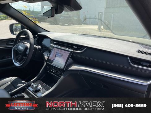 Used 2024 Jeep Grand Cherokee Limited w/ Luxury Tech Group II image 11