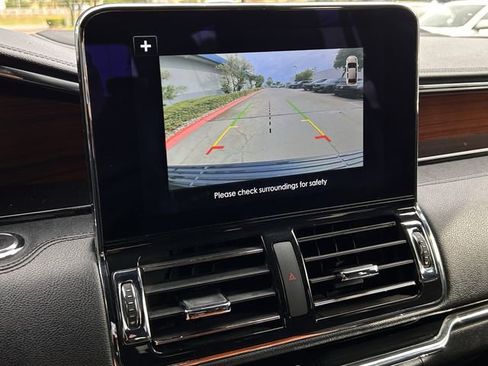 Used 2018 Lincoln Navigator Premiere RWD image 18